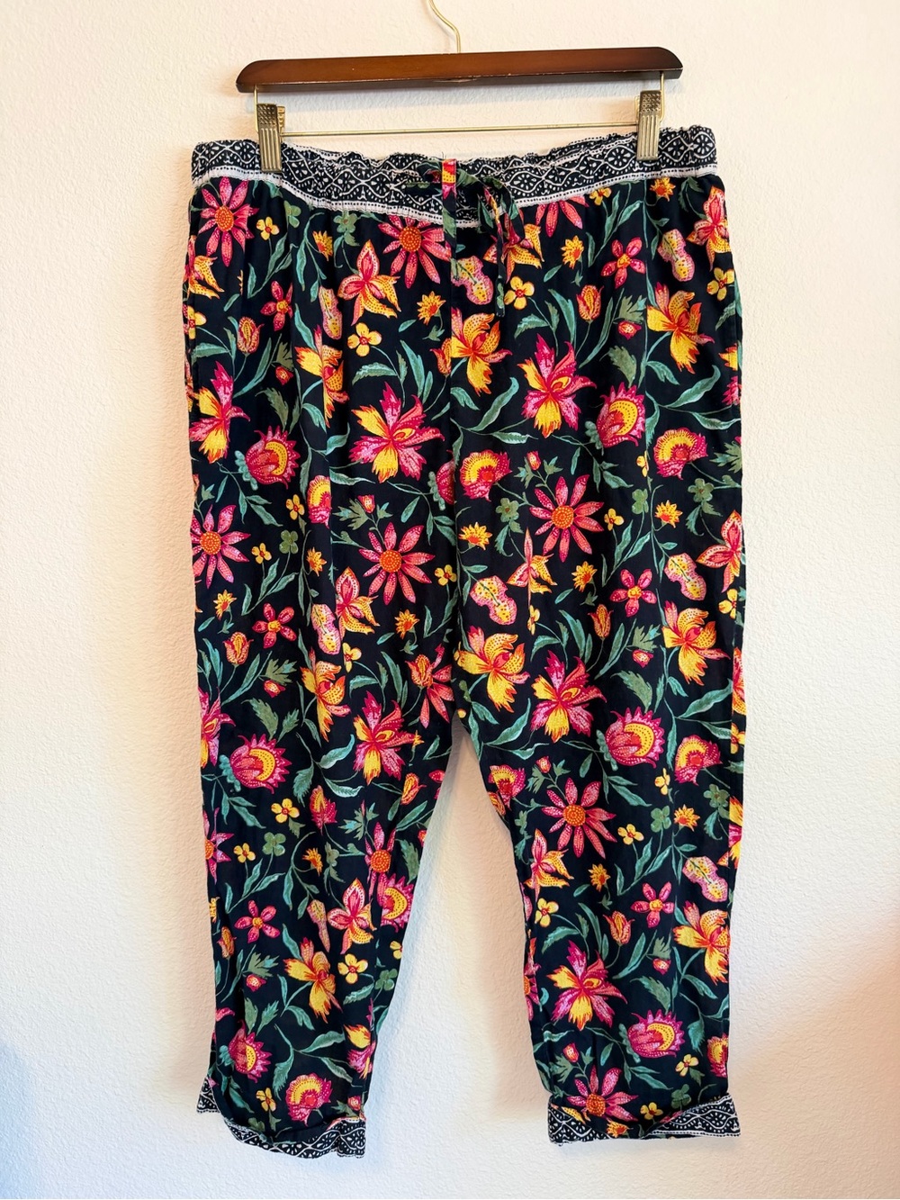 Sundance Leia cotton cropped pants, floral print, pull up draw string size L - Picture 8 of 14